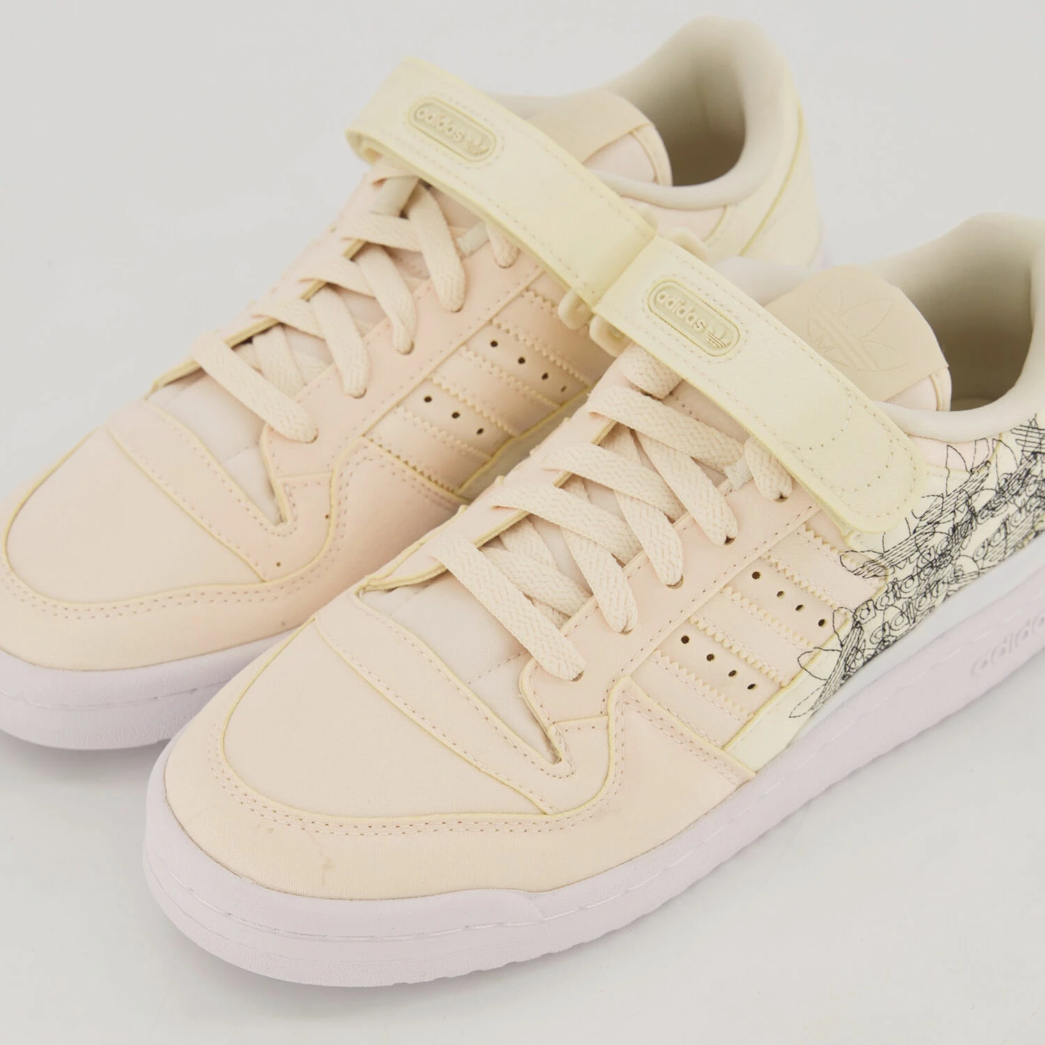 Adidas Cream Logo Pattern Forum 84 Low W Trainers 5 Adidas Cream Logo Pattern Forum 84 Low W Trainers - Image 3