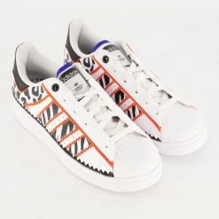 Women Trainers store 32 Adidas Back & White Superstar Trainers